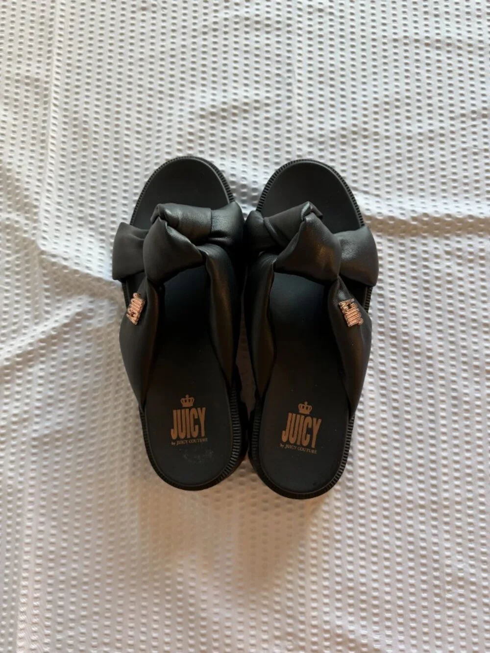 *NWOT* Juicy Couture Black ‘Knotted Bow’ Flip Flop Sandals*